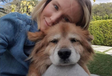 Kristen adotou sua cadelinha Lola de um abrigo há 13 anos.(Foto: Reprodução / Instagram @kristenanniebell)